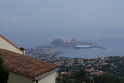 Arrivée à l'ile rousse.
